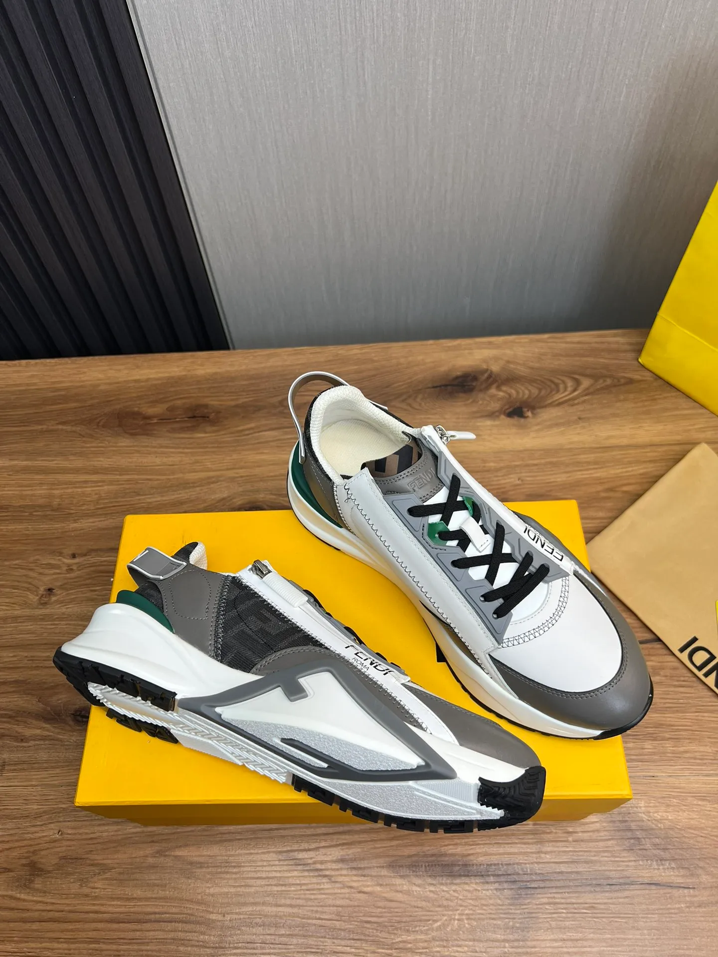 Men's men's shoes💰520💰 Fendi [Fendi] hot style is on the market🔥Fashionable casual men's shoes🔱Made of original brand fly knit fabric. Original cowhide + breathable mesh lining + sheepskin feet. Perfect shape and top quality, you deserve it🔜Original rubber outsole, ultra-light, non-slip and wear-resistant👣 Standard size 38-44